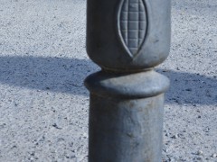 DSC_5517 Granaatappel op de paaltjes. ®© z11made.nl/ Dagtocht  Granada / Alhambra